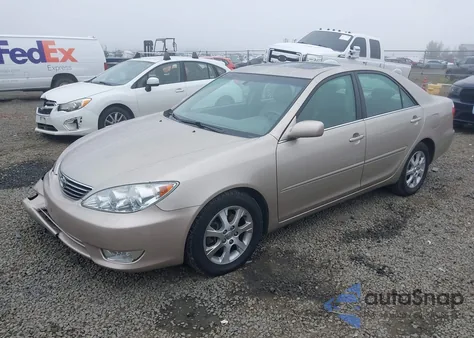 2005 Toyota Camry Xle V6 z USA, uszkodzony, nr VIN 4T1BF30K15U089678